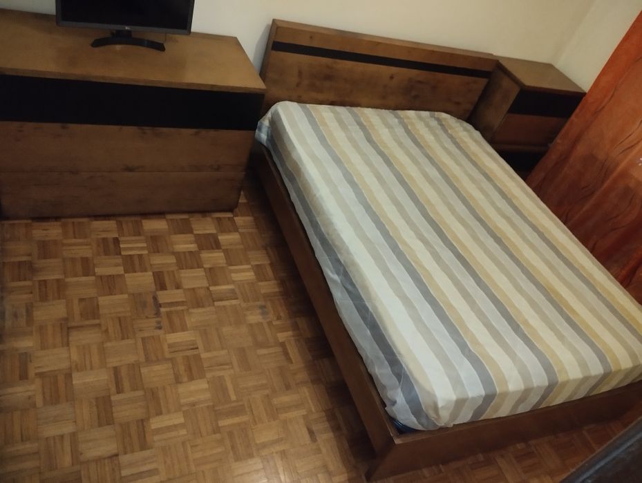 Quarto de casal em madeira