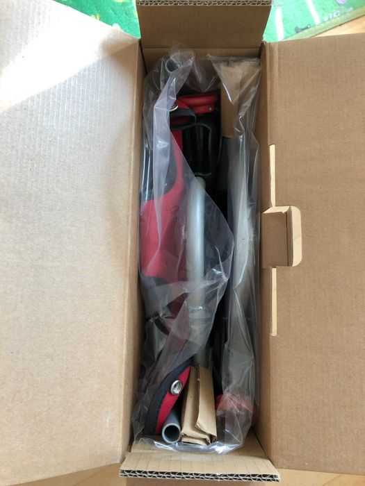 Krzesełko montowane do stołu Chicco.