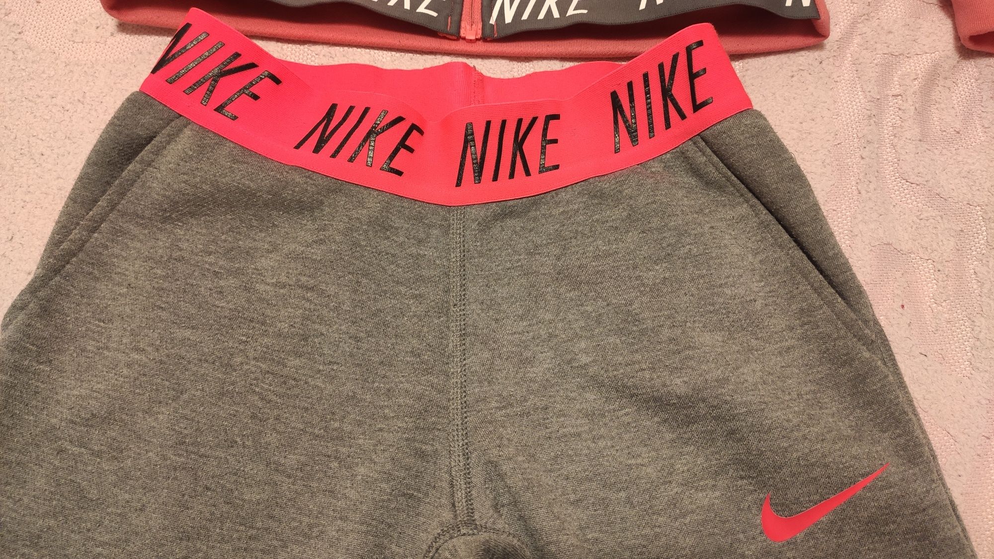 Спортивный костюм Nike dri-fit (оригинал) на 8-9 лет для девочки