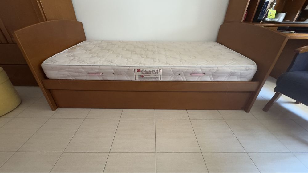 Cama de solteiro com gaveta