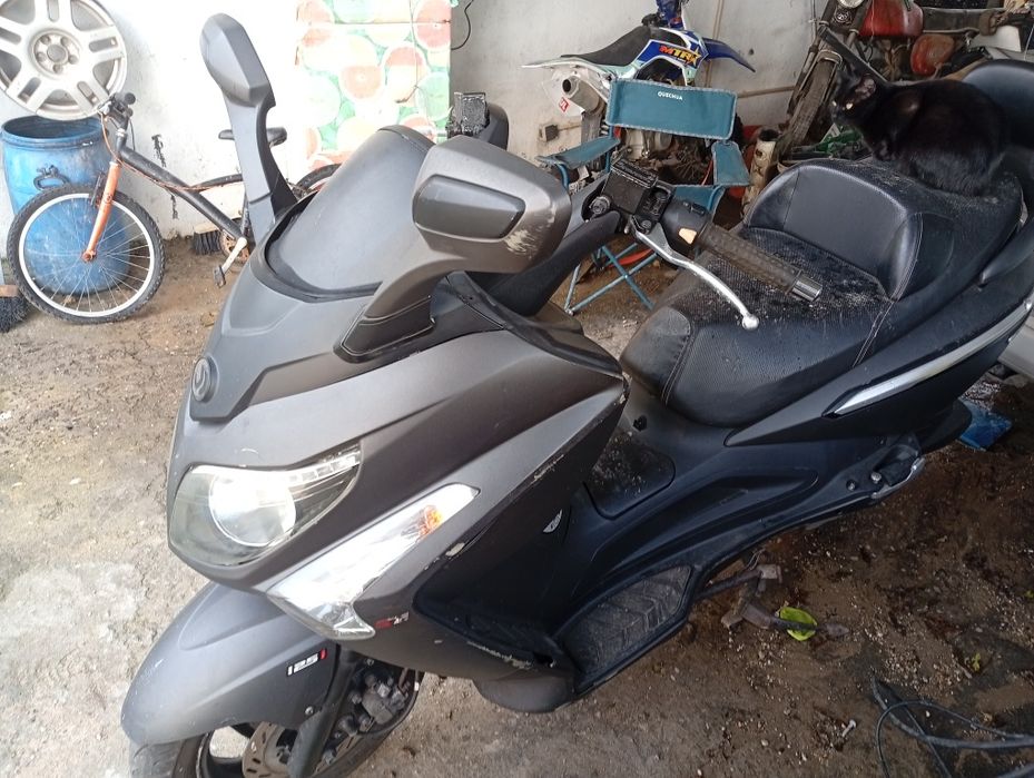 Scooter Sym GTS 125