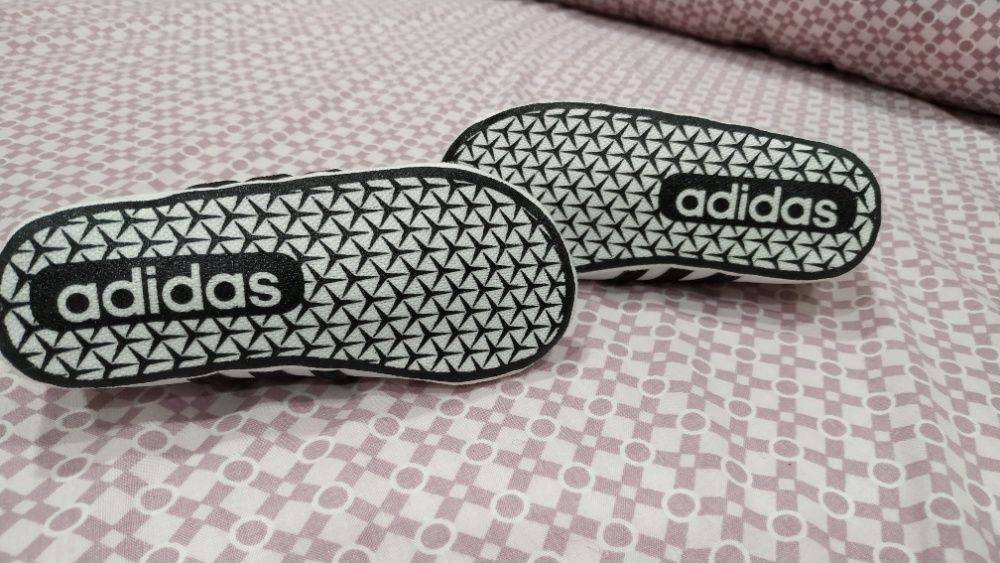 Кросівки Adidas нові