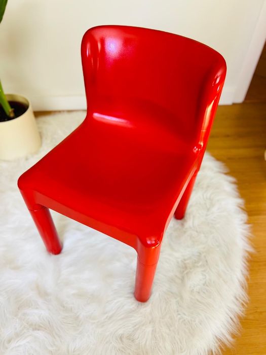 Cadeira Kartell 4875 em vermelho