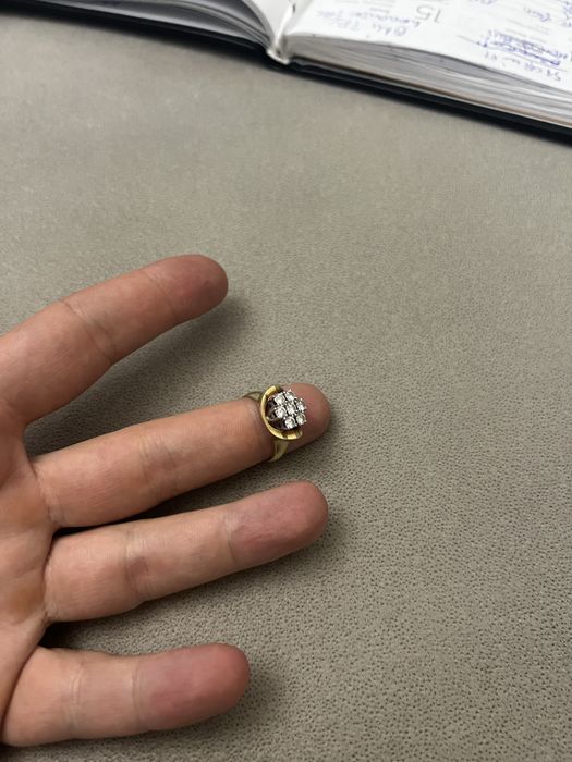 pierścionek złoty 585 z 0,70 CT diamentami