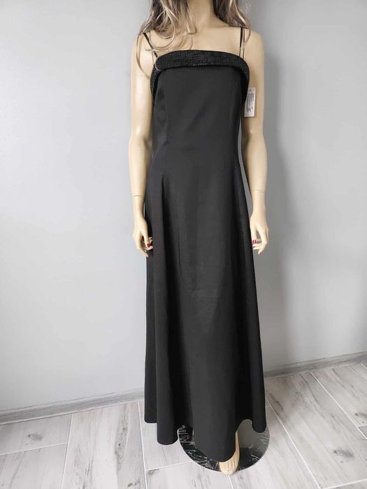 Śliczna klasyczna maxi sukienka czarna na ramiączkach wieczorow 40