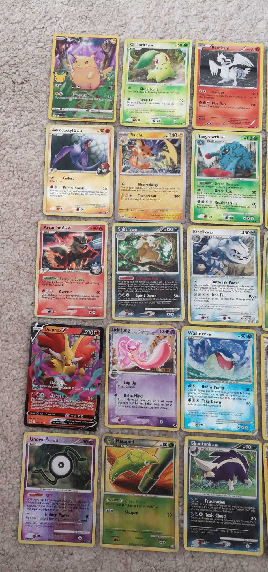 30 cartas Pokémon HOLO/REVERSE HOLO + 20 cartas de energia