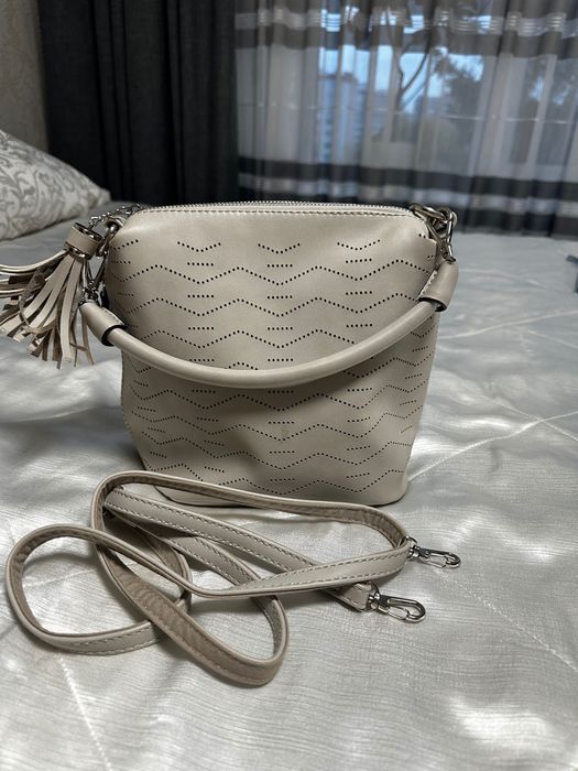 Сумки, одяг та взуття.