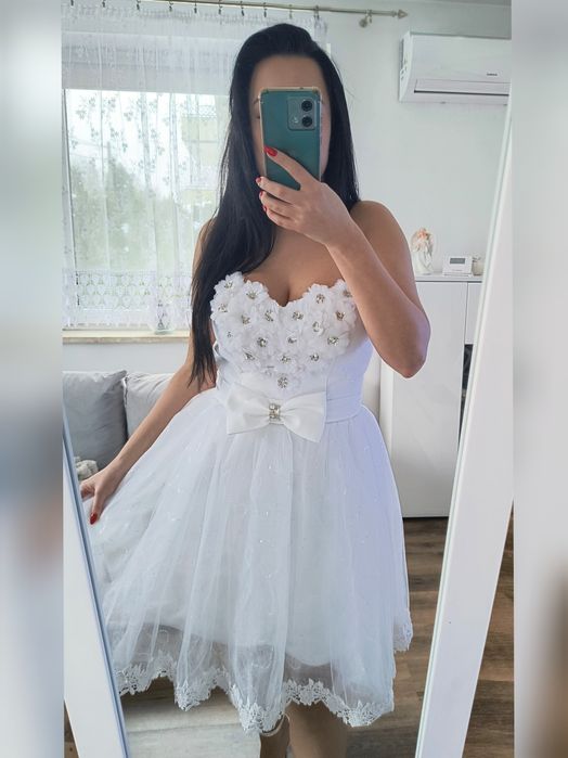 Biała suknia ślubna