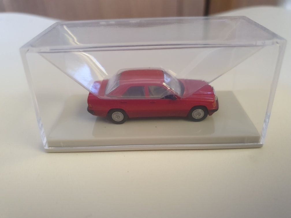 Mercedes 190 190e stramada brekina 1:87