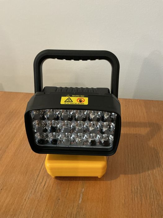 прожектор на акумулятор DeWalt яскрава енергоощадлива лампа надійна