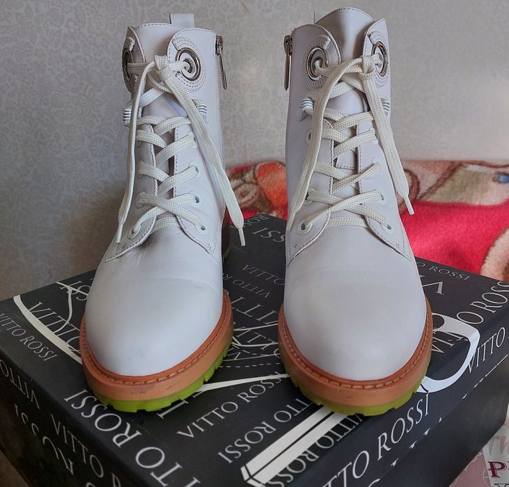 Демисезонные женские ботинки Vitto Rossi,р.39