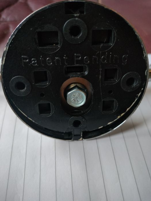 Chromowany wieszak do łazienki