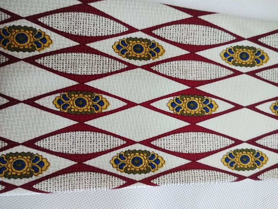 Krawat w pawie oczka