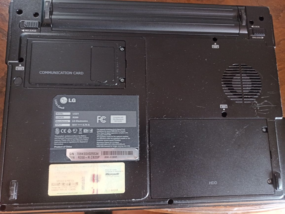 Portátil LG com fonte de alimentação