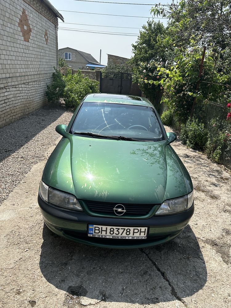 Opel Vectra B 1997г. 1.8 автомат бензин