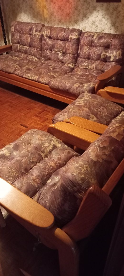 3 sofás: 1 terno e 2 individuais