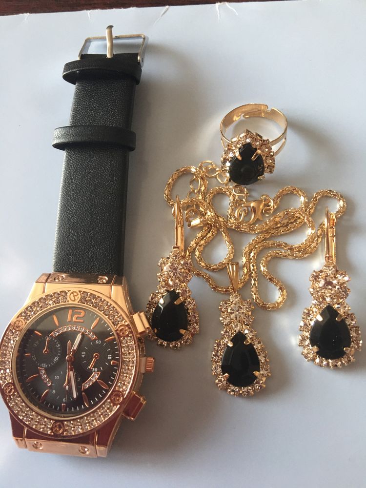 Zegarek z cyrkoniami, naszyjnik, dwa kolczyki i pierścionek