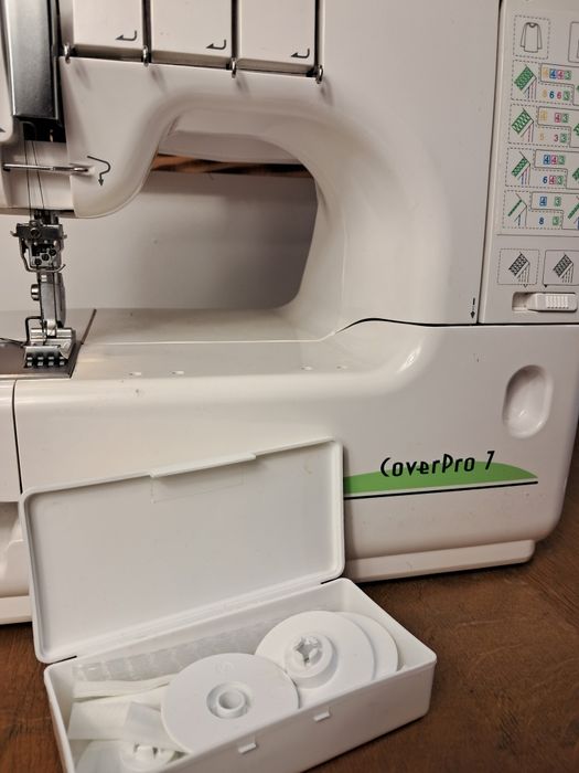 Розпошивальна машина JANOME Cover Pro 7