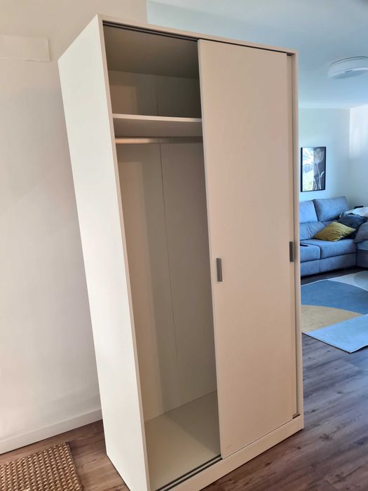 Guarda roupa semi novo 2 portas de corrrer