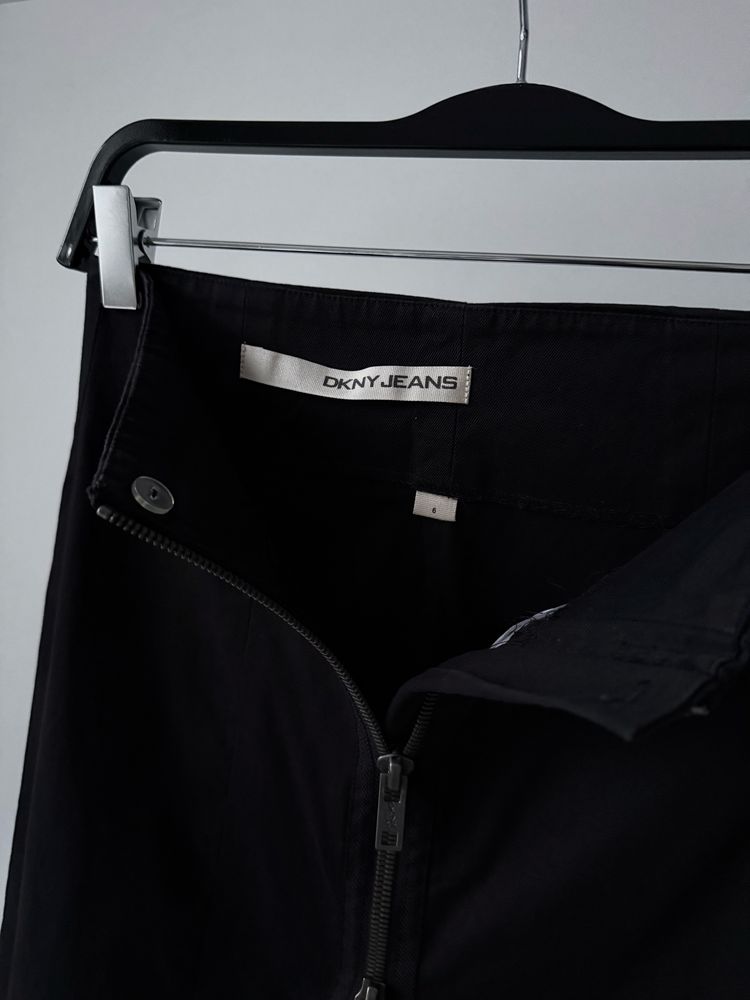 Czarna spódniczka mini z zamkiem DKNY Jeans wysoki stan