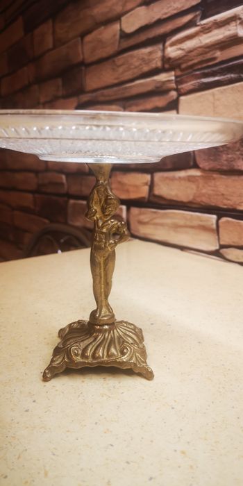 Mała mosiężną patera w stylu secesyjnym