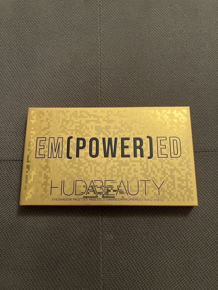 Paleta paletka cieni Huda Beauty Empowered