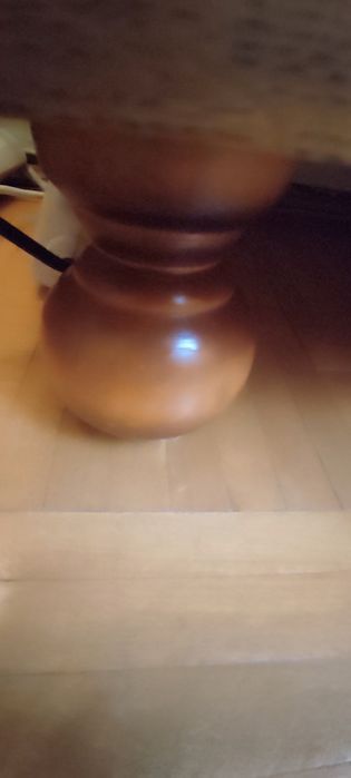 Sprzedam ładny stolik -szafkę  pod telewizor lub do przedpokoju.