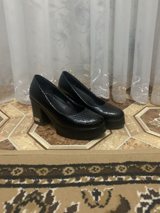 Продам туфлі на малій підошві