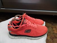 Продам фірмові кросівки Skechers