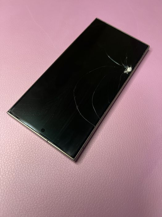 Дисплей разбитый Samsung S24 Ultra
