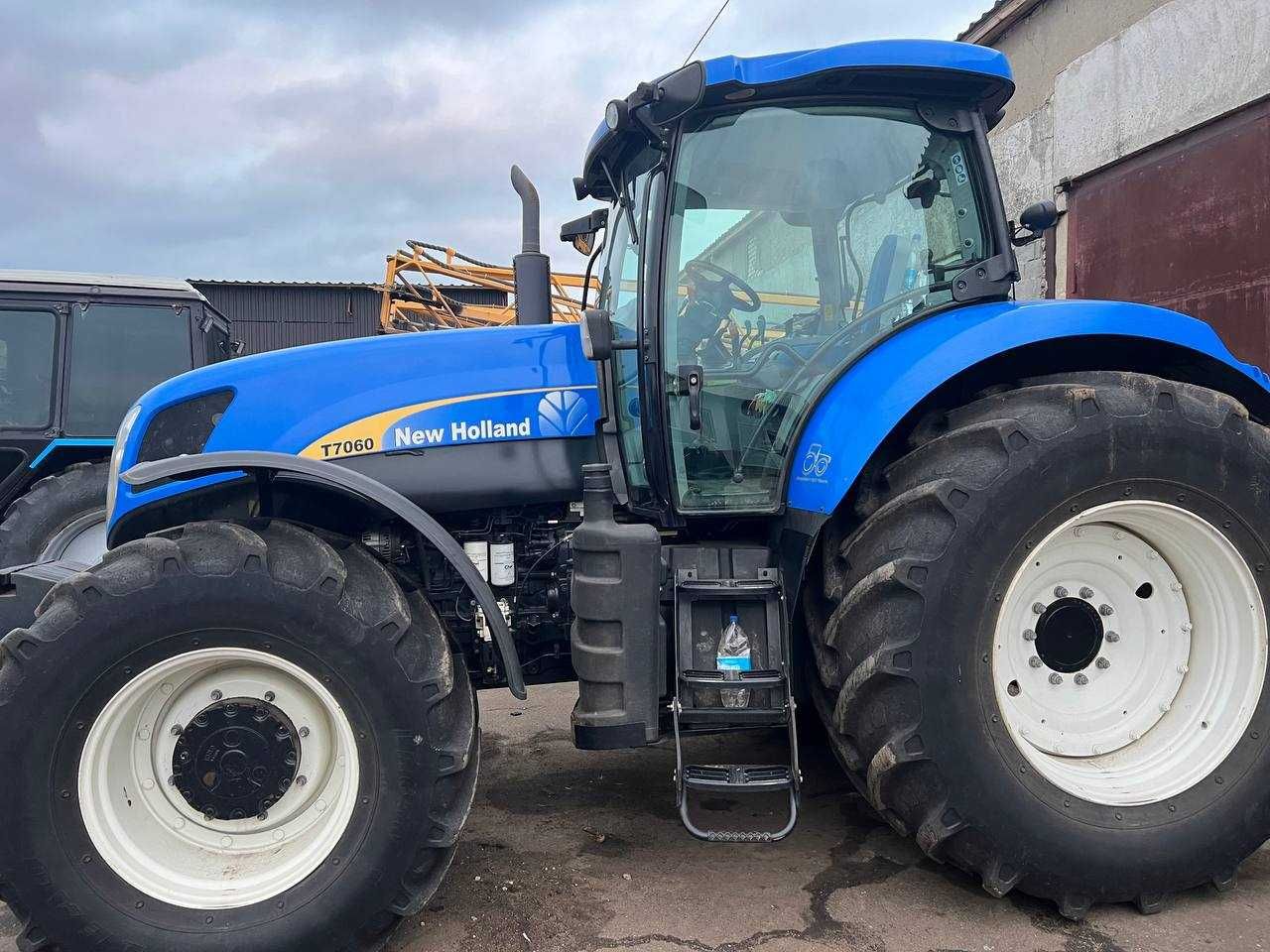 New Holland T7060