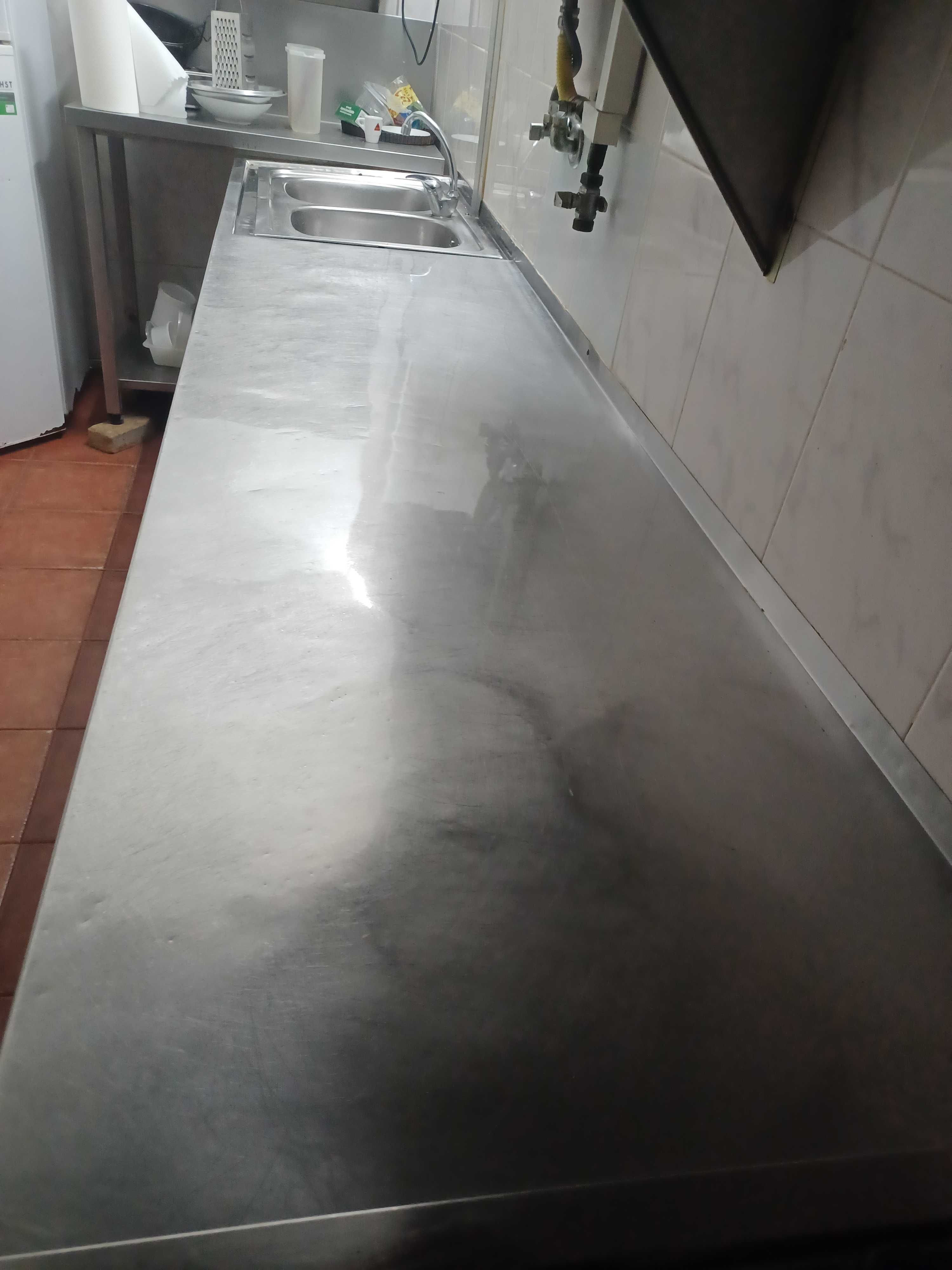 Balcão em INOX com lavatório duplo em ótimo estado de conservação