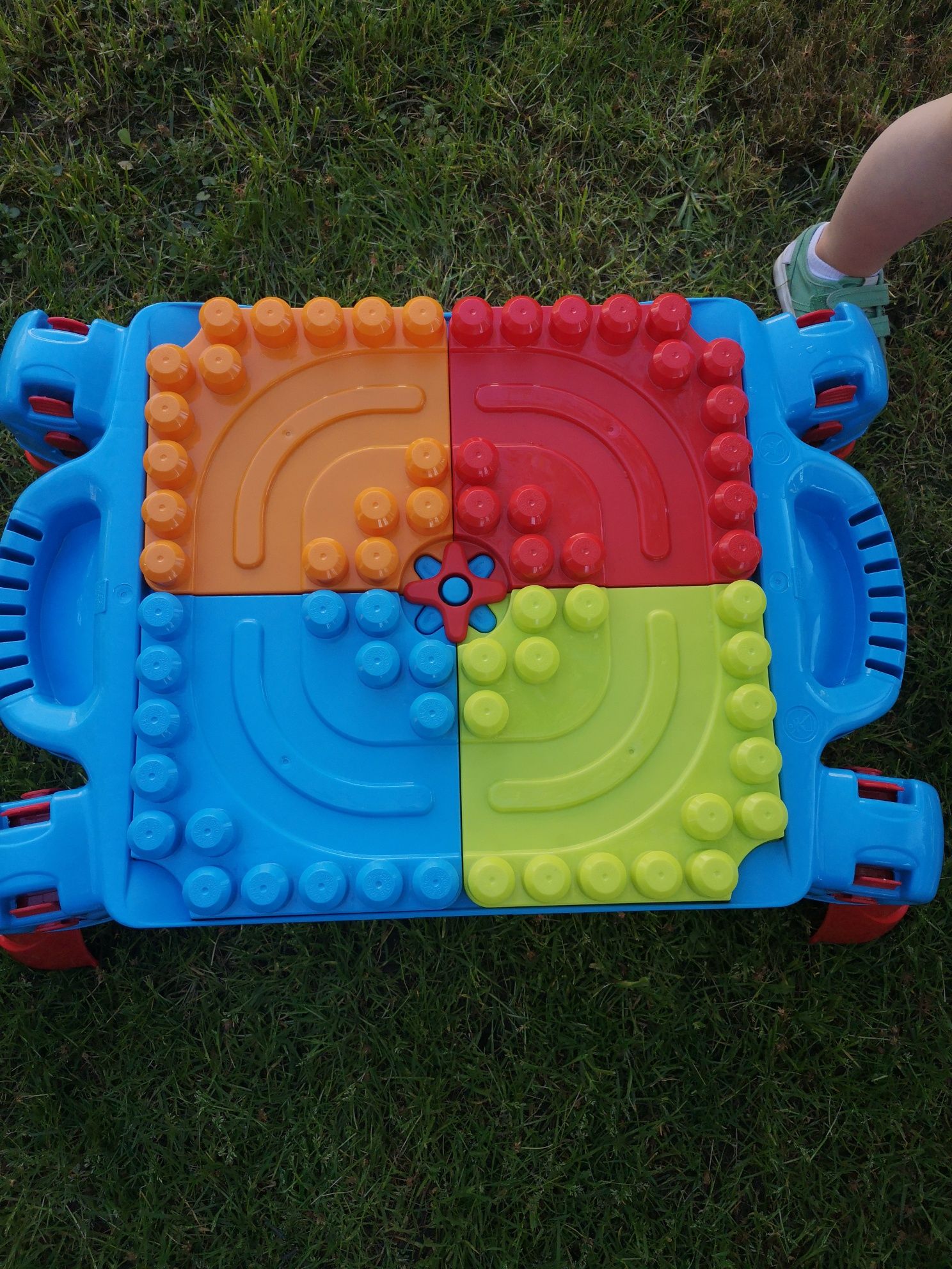 Fisher price mega bloks stolik z klockami