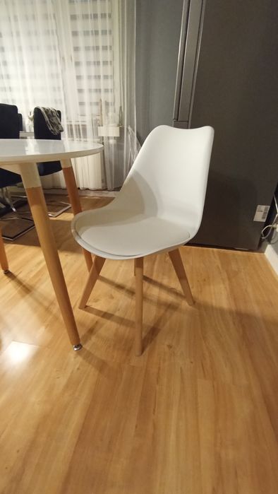 Stół 80+dwa krzesła styl skandynawski biały