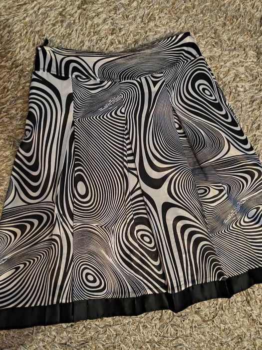 Biało-czarna spódnica z zaszewkami zebra rozmiar