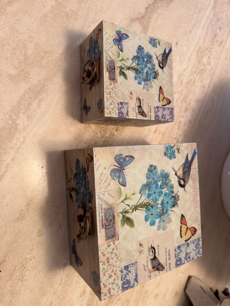 Vendo 2 caixas para decoracao e guarda - joias