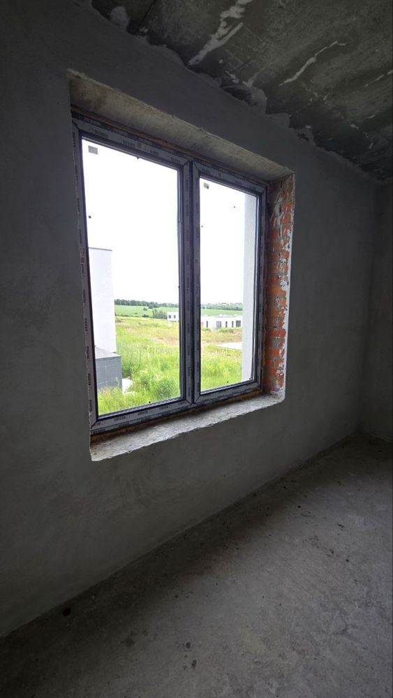Продаж сучасного будинку в Солонці з комунікаціями і правом власності