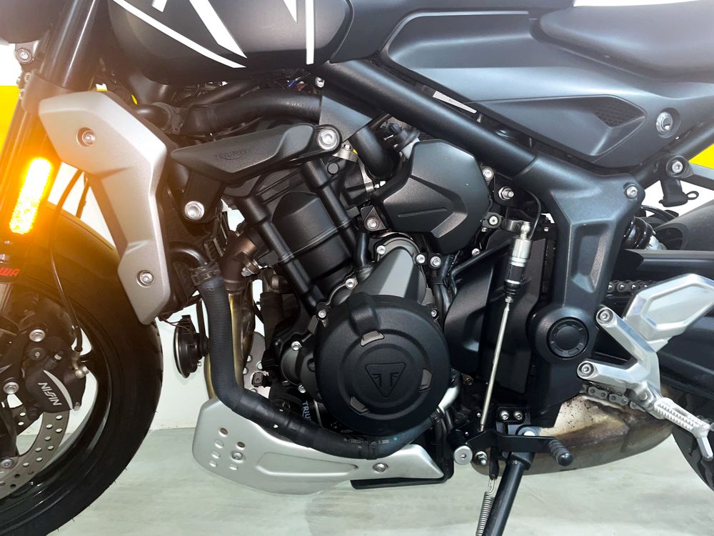 Triumph Trident 660 - FULL EXTRAS