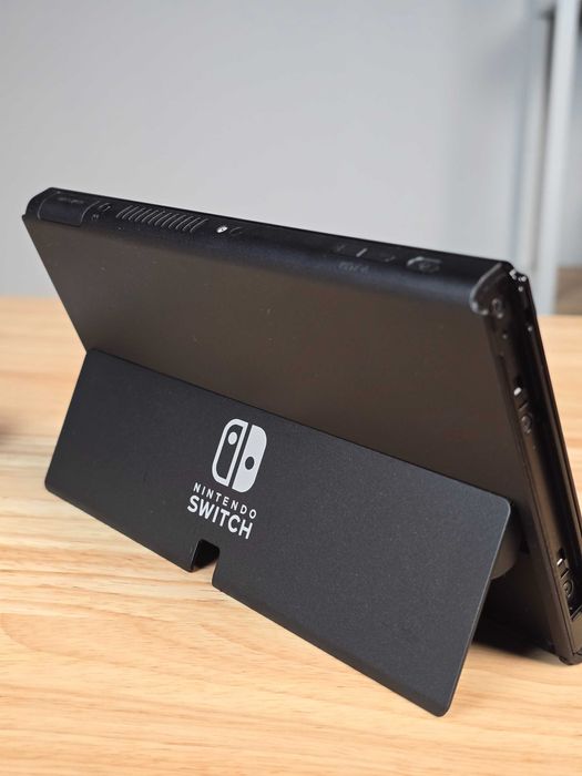 Nintendo Switch OLED + karta 256 GB + Etui + Folia