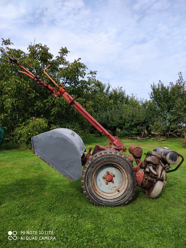 Traktor traktorek dzik ogrodowy glebogryzarka ciągnik ciagniczek DDR