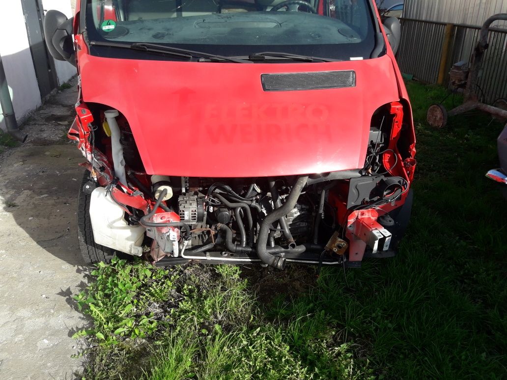 Opel Vivaro uszkodzony