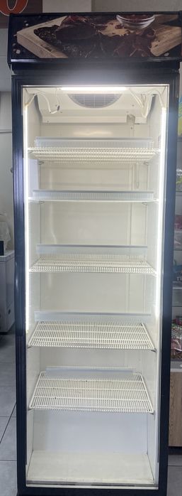 Холодильник в магазин