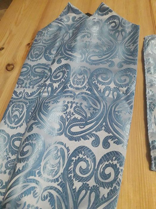 Elegancki zestaw fular, poszetka spinki pudełko prezentowe 100% jedwab