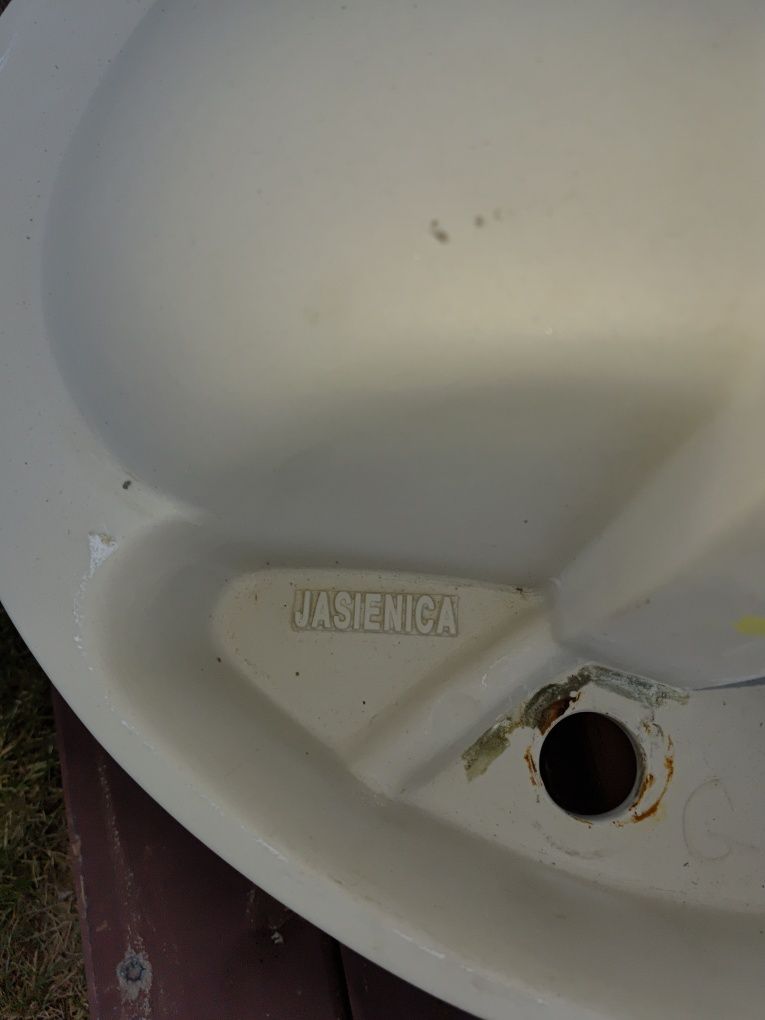 Umywalka wpuszczana w blat.