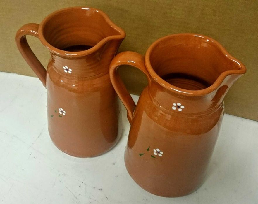 Jarros para sangria em barro vidrado