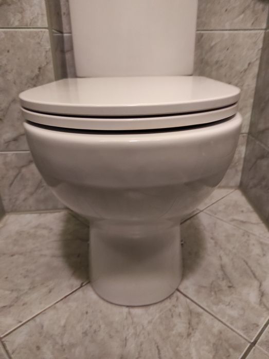 Ubikacja z spłuczką komplet