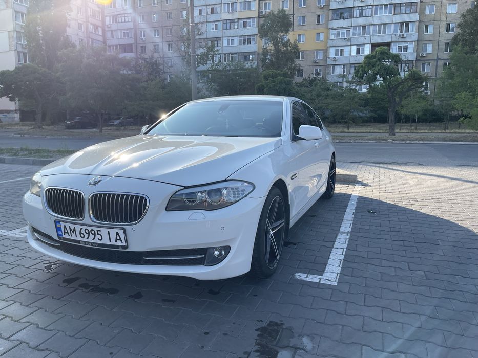 BMW 530i 3 літри бензин 2012 року випуску