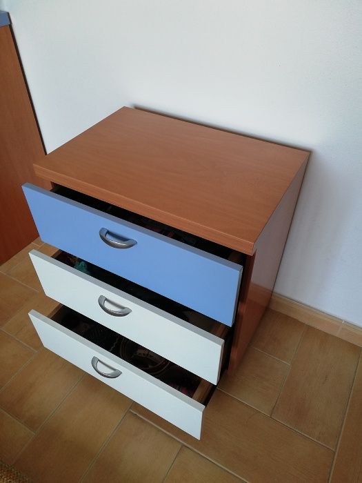 Cama Dupla c/ colchões e arrumação