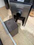 Młynek do kawy DeLonghi KG89