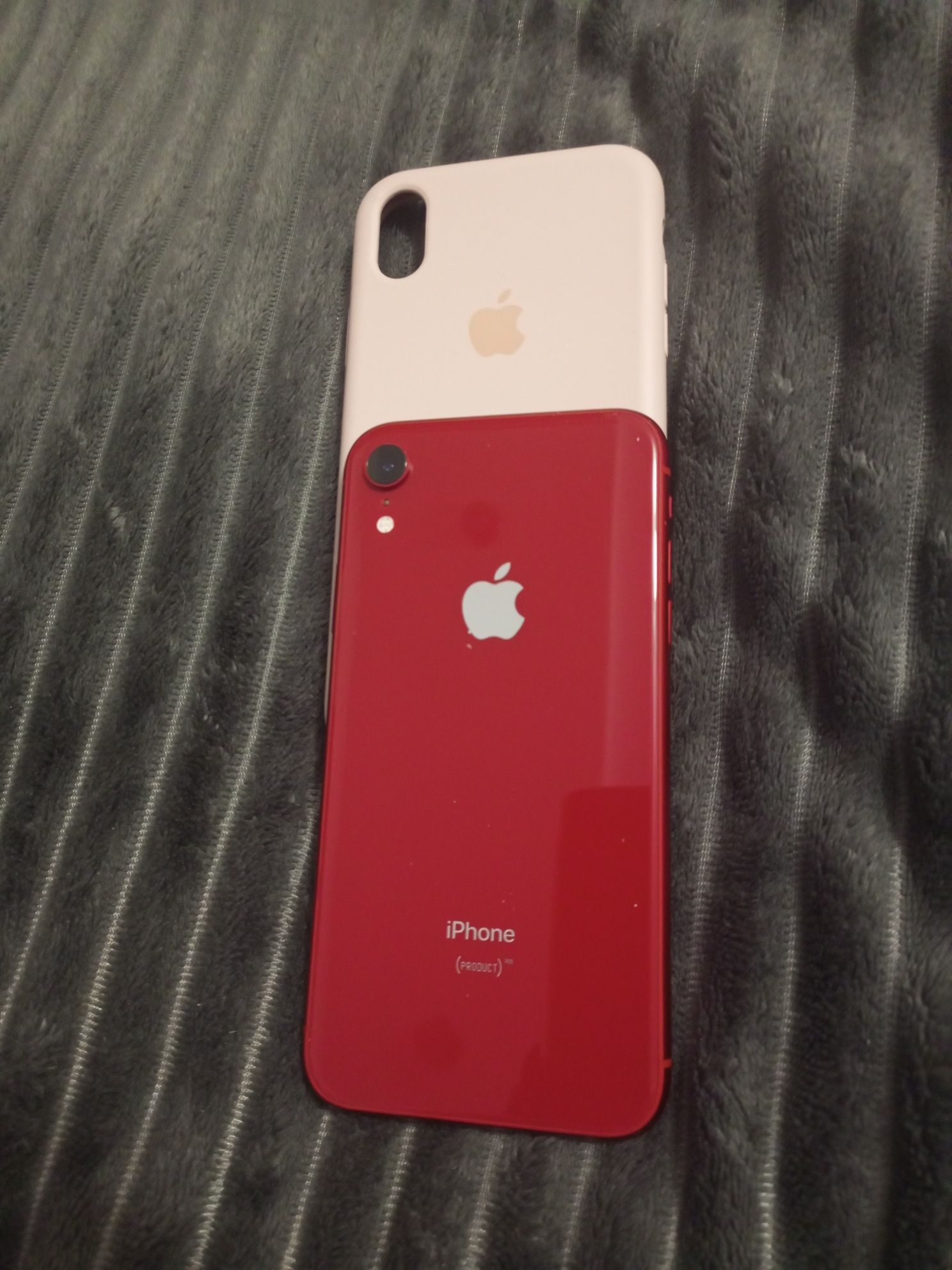 iPhone XR red 64 gb